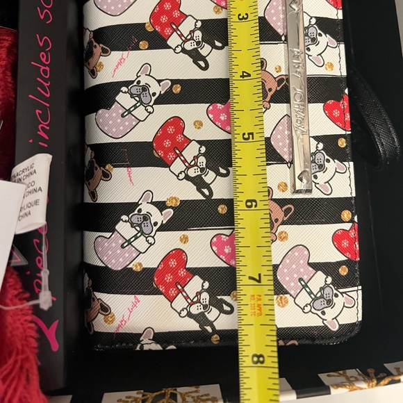 NWT Betsey Johnson Zippered Wallet and Scarf Gift Set NEW WITH TAGS - Picture 10 of 11